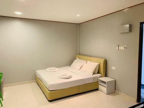 Hotel D Lima Beach Inn