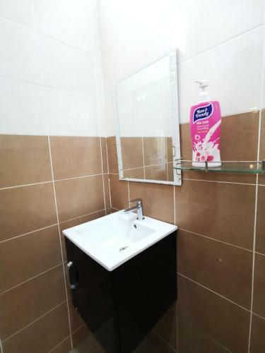 Cenang Room Rahsia Motel