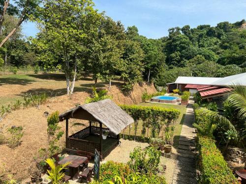 Bed & Breakfast Hujung Kampung Resort
