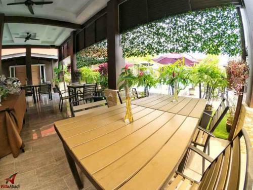 Hotel The Red Warriors Villa Abadi