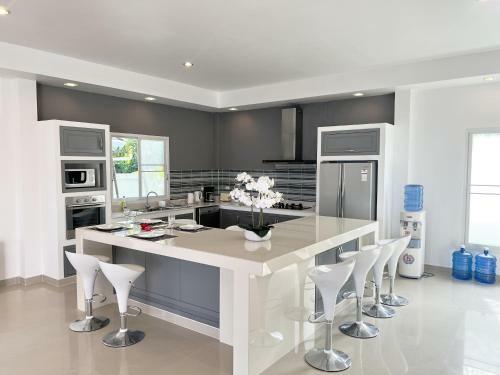 Beautiful 3 Bedrooms Pool Villa In Phuket