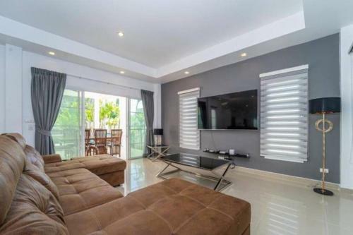 Beautiful 3 Bedrooms Pool Villa In Phuket