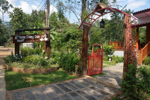 Hotel At Home Chiang Dao, Pooch Lovers