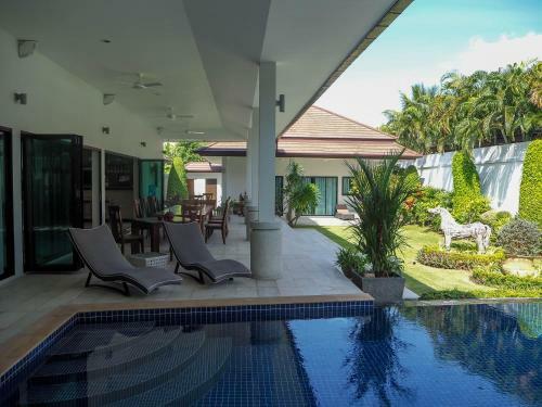 Spacious 4 Bedrooms Private Pool Villa In Phuket