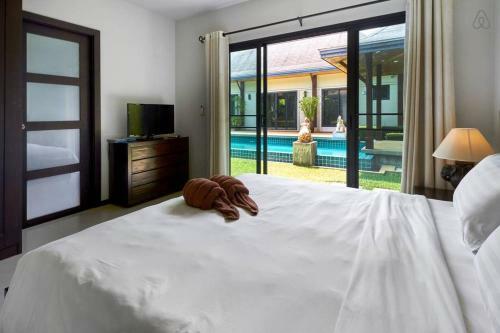 Vacation Pool Villa Naiharn Phuket