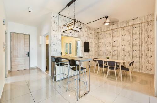 Seasons Luxury Apartment By Jk Home