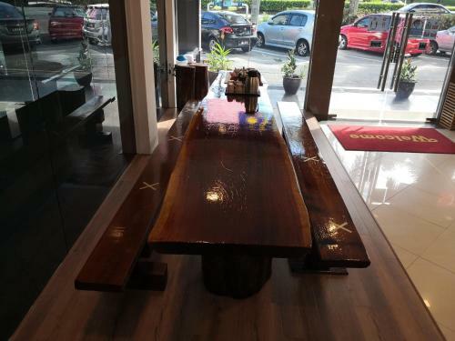Hotel Zamburger Skudai Kiri