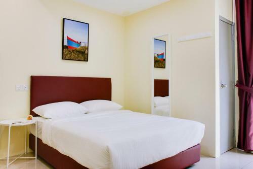 Hotel Oyo 90090 Roselyn Inn 2