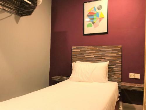 Oyo 90487 K Threegod Hotel