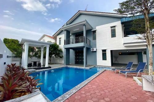 A Cozy & Relaxing 4br Home With Private Pool