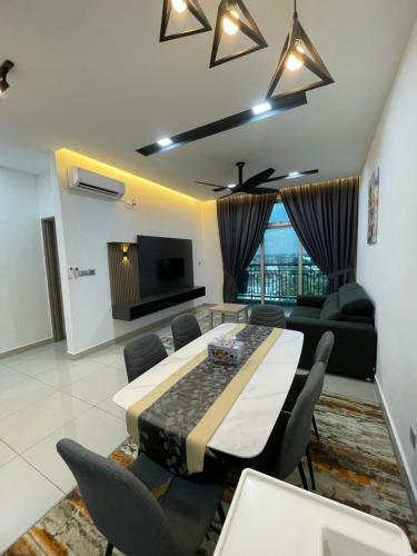 Sks Habitat Apartment,larkin