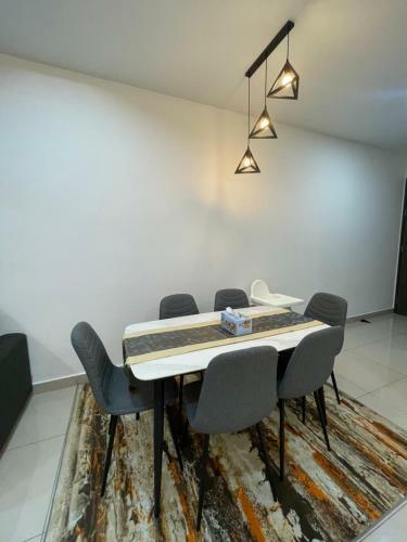 Sks Habitat Apartment,larkin