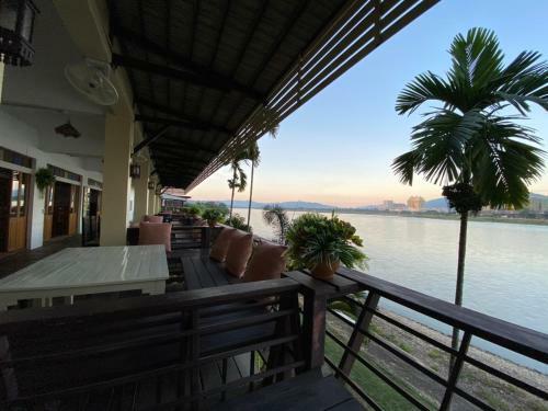 Hotel ??????????? ???????? River Breeze Chiangsean