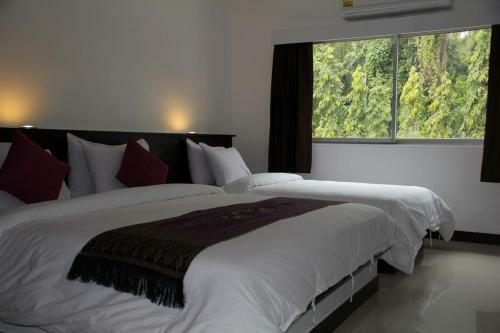 Sri Chumphon Hotel