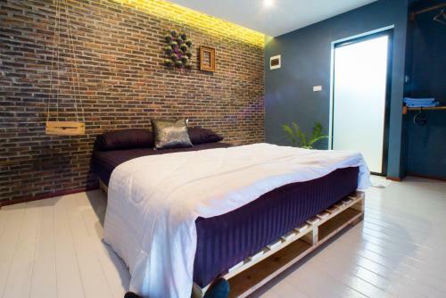 Hostal Patoey House