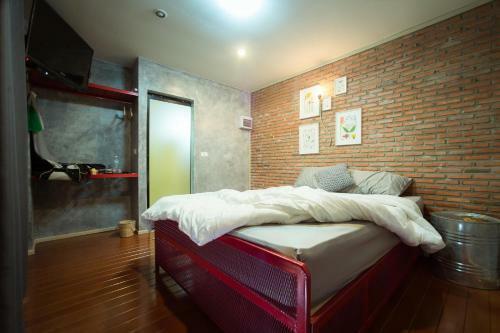 Hostal Patoey House
