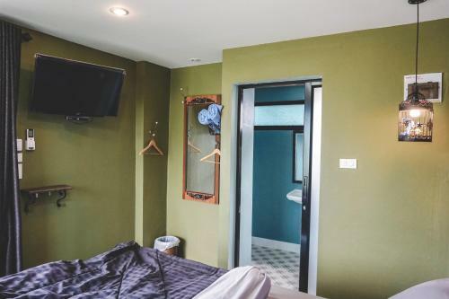 Hostal Patoey House