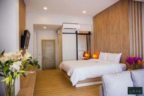 Bed & Breakfast Home By The Bridge - Sha