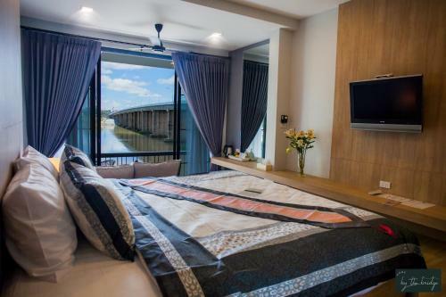 Bed & Breakfast Home By The Bridge - Sha