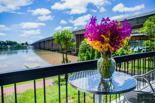 Bed & Breakfast Home By The Bridge - Sha