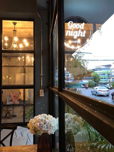 Bed & Breakfast Goodnight Poshtel + Free Netflix