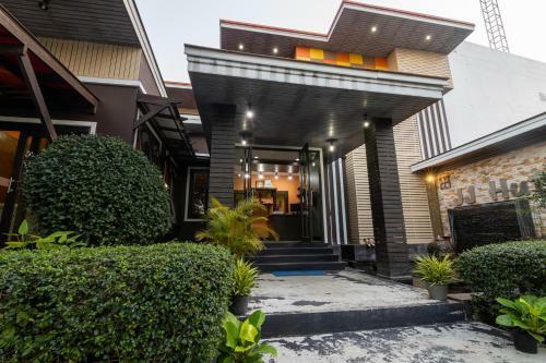 Jj Hut Hotel