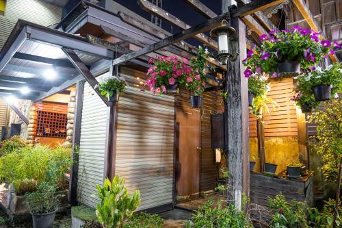 Jj Hut Hotel