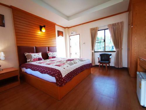 Hotel Rs Phong Riverside Resort