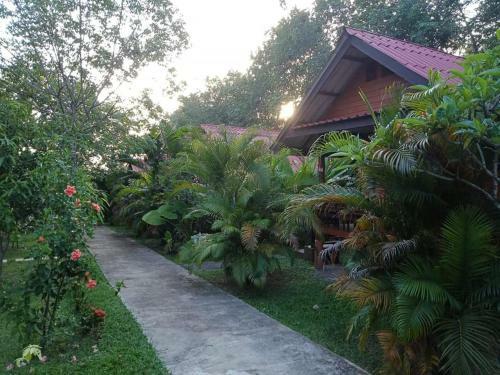 Hostal Najjamee Bungalows