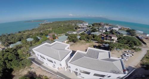 10 Bedroom Luxury Seaview Villas - 5 Mins To Beach