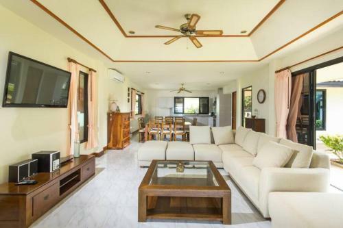 5 Bedroom Beachfront Villa