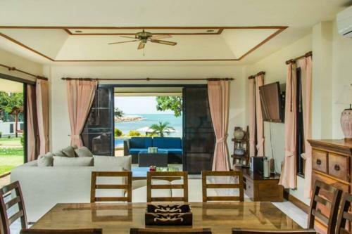 5 Bedroom Beachfront Villa