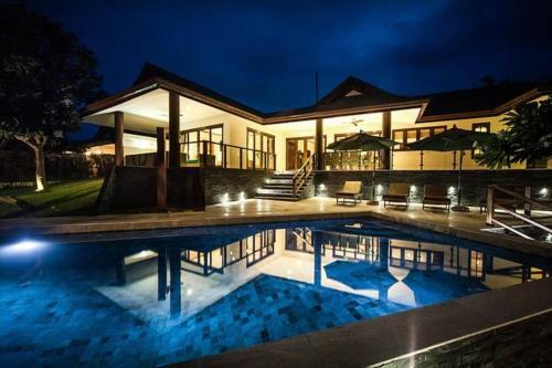 5 Bedroom Sea View Villa 20 Metres From The Beach