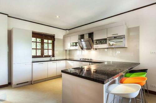 5 Bedroom Sea View Villa 20 Metres From The Beach
