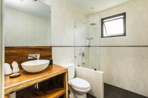 Villa 2 Bedroom Apt Overlooking The Bay