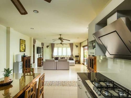 8 Bedroom Villas On Beach Front