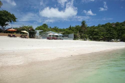 8 Bedroom Villas On Beach Front