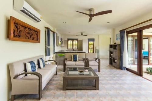 8 Bedroom Villas On Beach Front