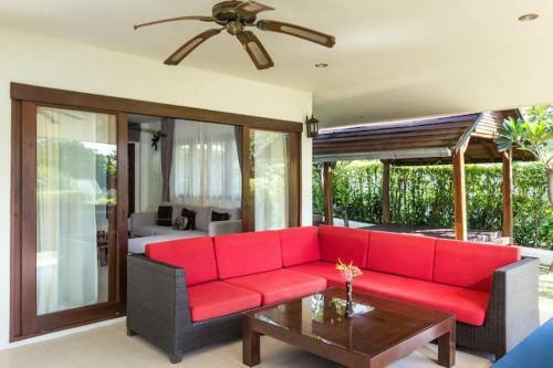 8 Bedroom Villas On Beach Front