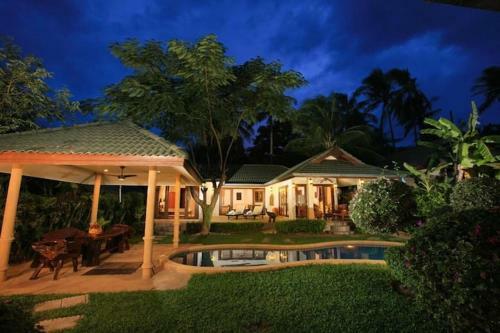 8 Bedroom Villas On Beach Front