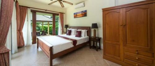 8 Bedroom Villas On Beach Front