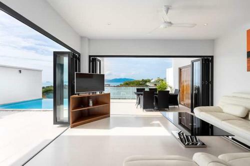 7 Bed Luxury Seaview Villas 5 Mins To Beach