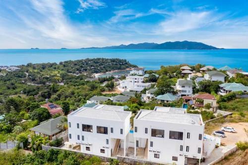 7 Bed Luxury Seaview Villas 5 Mins To Beach