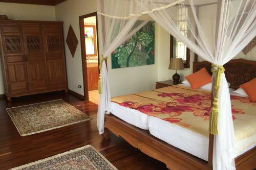 3 Bedroom 300 Degrees Sea View Villa