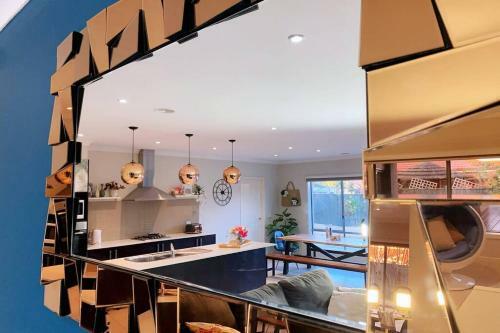 Designer Decor Home With 8beds At Williams Landing