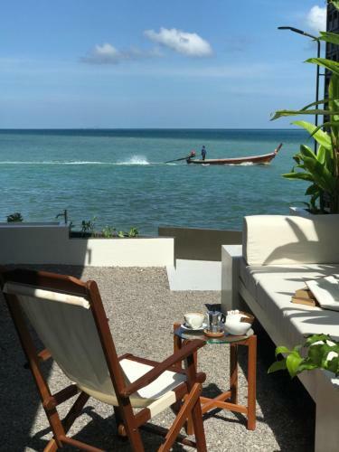 Deepspace Villa X1,secret Address On Quiet Beach