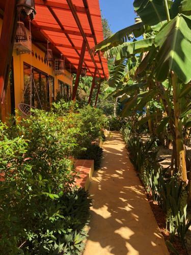 Hostal One World Bungalows