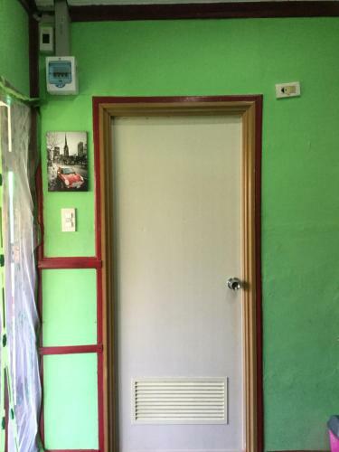 Hostal Labelle House