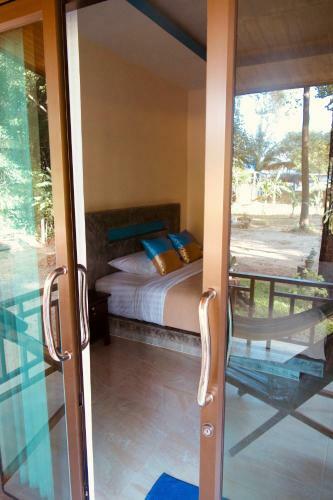 Hostal The Sun Long Beach Resort
