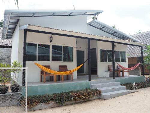 Hostal Bluesky Beach Bungalows